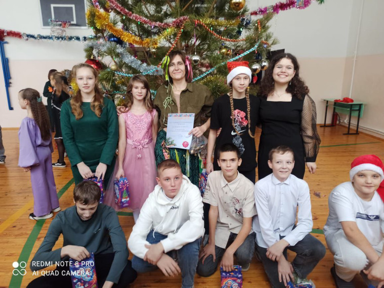 Новогоднее представление со сказочной нечистью.
